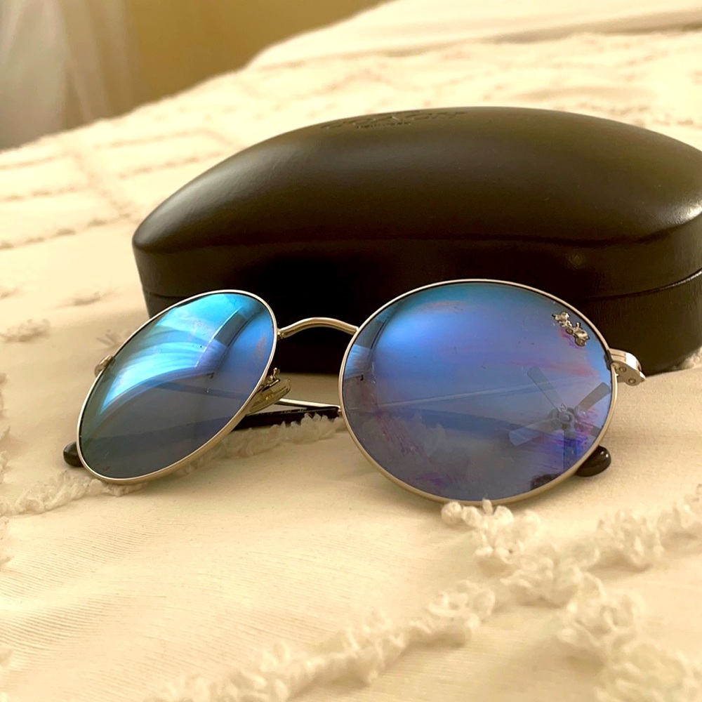 Beautiful Blue mirror sunglasses